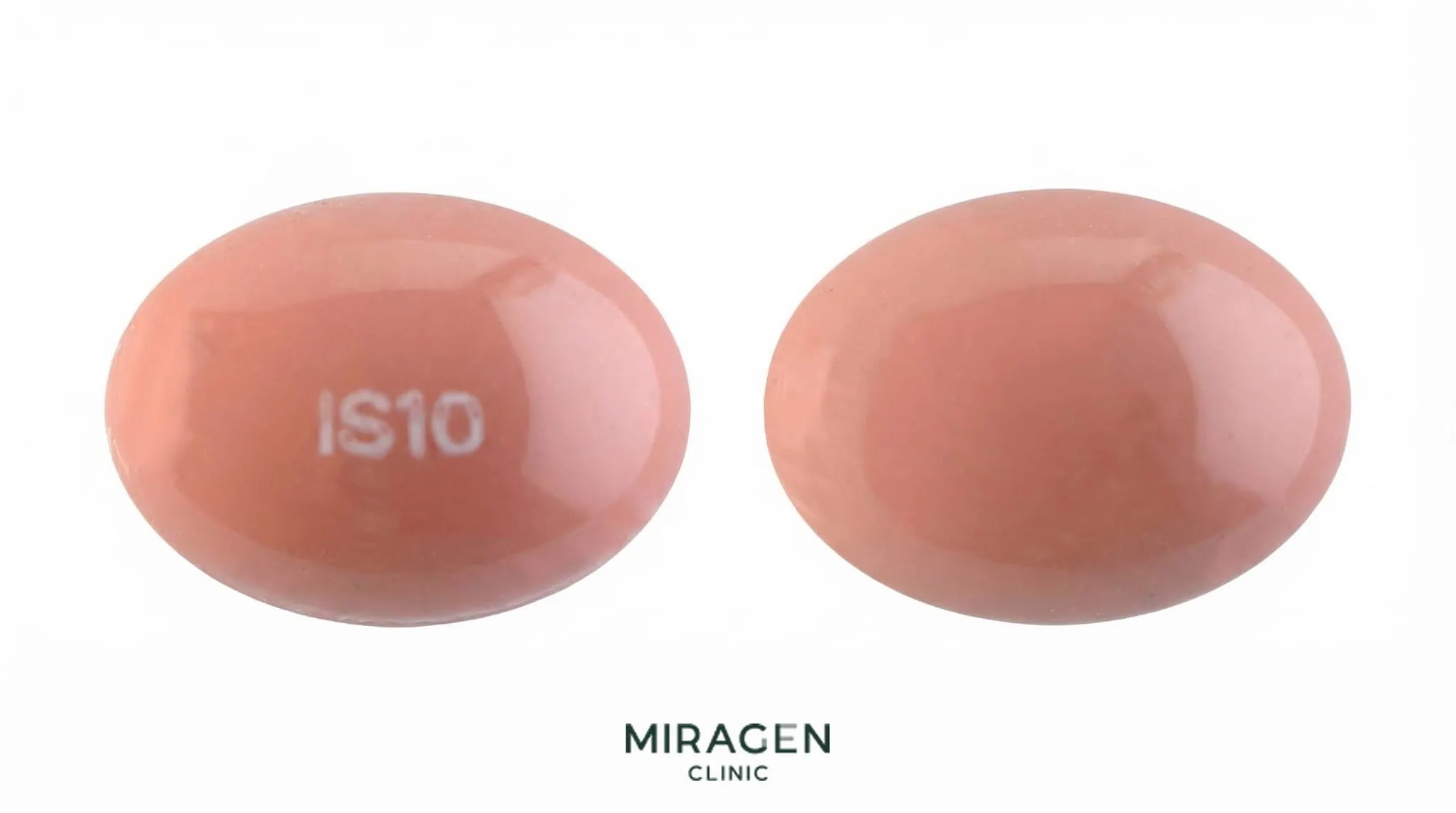 이소트레티노인 10mg 연질캡슐(IS10 각인)의 앞면과 뒷면을 보여주는 실물 제품 사진으로, 살구색 타원형 젤캡 형태의 전문의약품